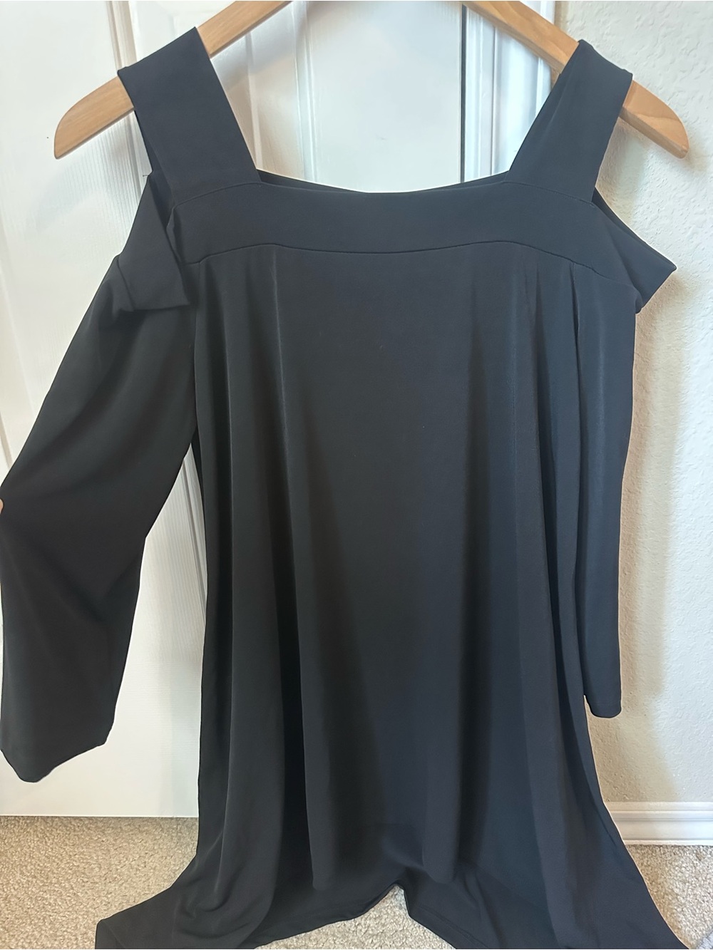 Chicos Black Off the Shoulders Cold-Shoulder Sleeved Dress